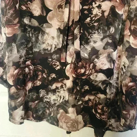 TORRID Georgette Bow Tie Blouse in "Long Stem Rose" Size 4 (26) PtP 29 inches - Picture 8 of 15